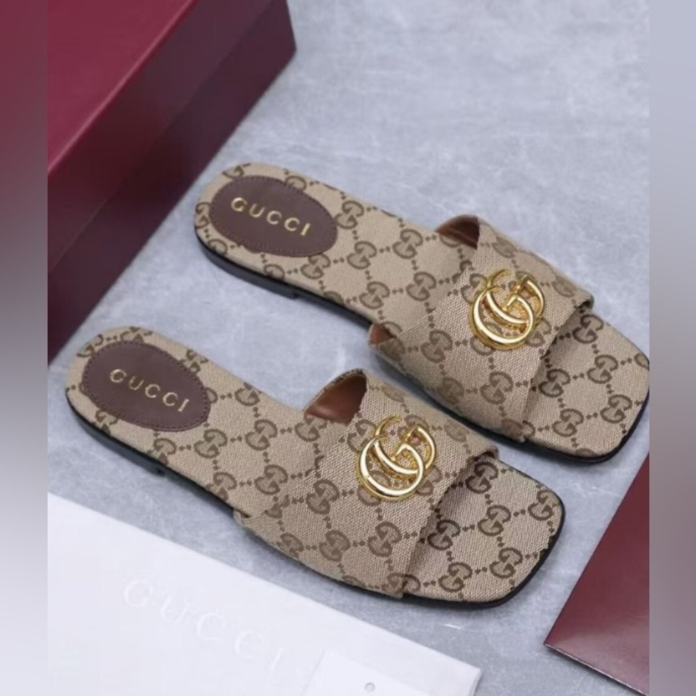 Gucci slippers